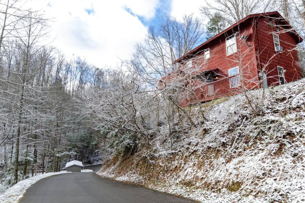 Cozy Cabin W/Hot Tub & Wifi In Gatlinburg Villa Екстериор снимка
