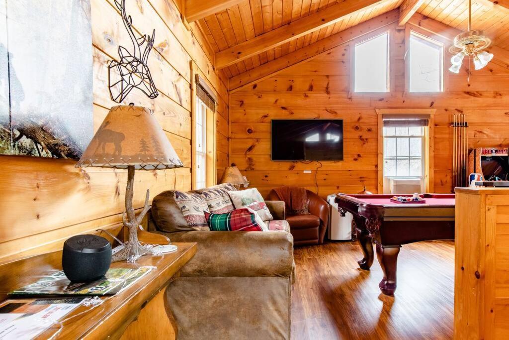 Cozy Cabin W/Hot Tub & Wifi In Gatlinburg Villa Екстериор снимка
